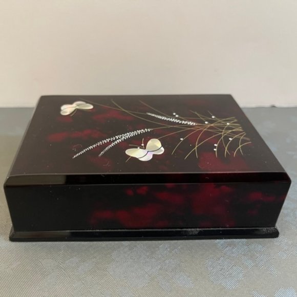 Vtg Japanese Cherry Laquered Playing Card Holder with Butterfly motif Ex. Cond. - Picture 2 of 6